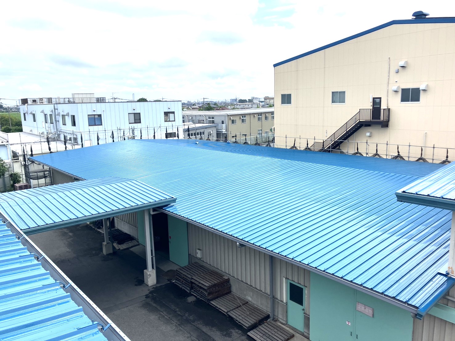 日本香堂　埼玉工場　屋根塗装工事の施工写真2